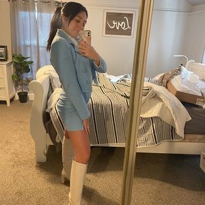 Skirt /blazer set! Size 2 only worn once !